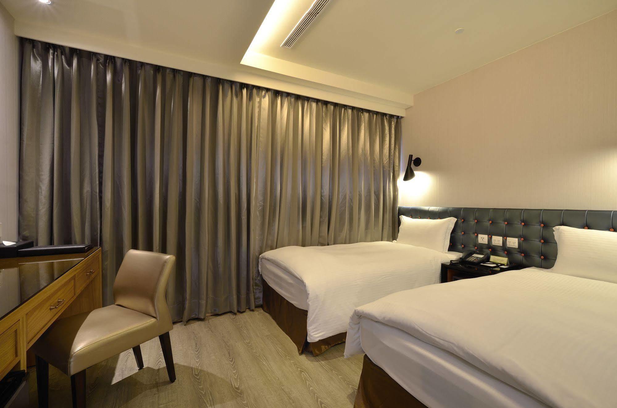Stay Hotel - Taichung Yizhong Екстер'єр фото